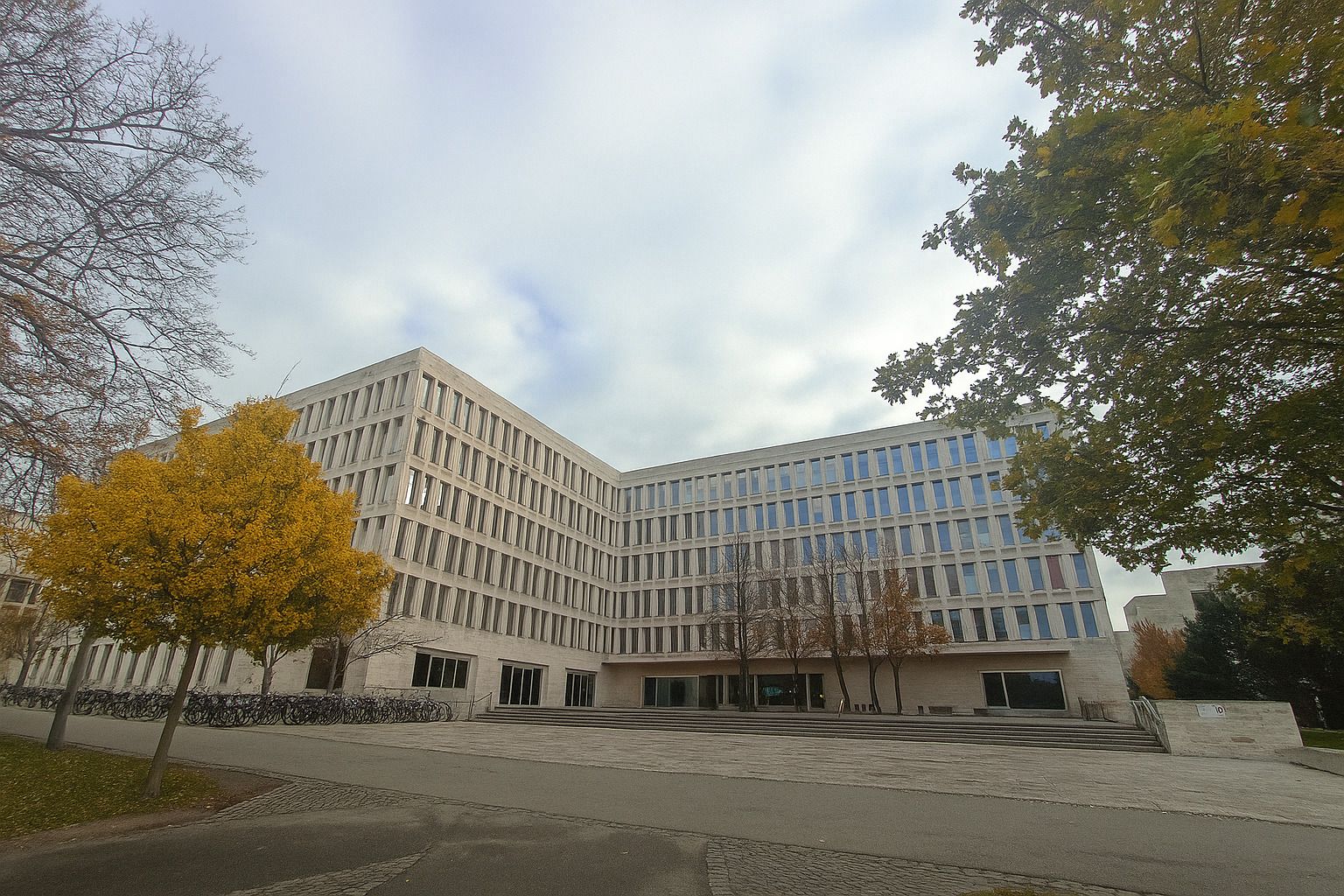 An image of the building hosting the Department of Psychology and hence our group at Goethe University Frankfurt